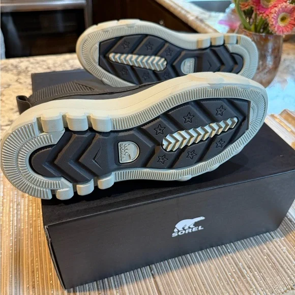 NEW Sorel Caribou Waterproof Leather WOMEN'S Platform CHELSEA BOOT In Jet/Pixel - Picture 10 of 15